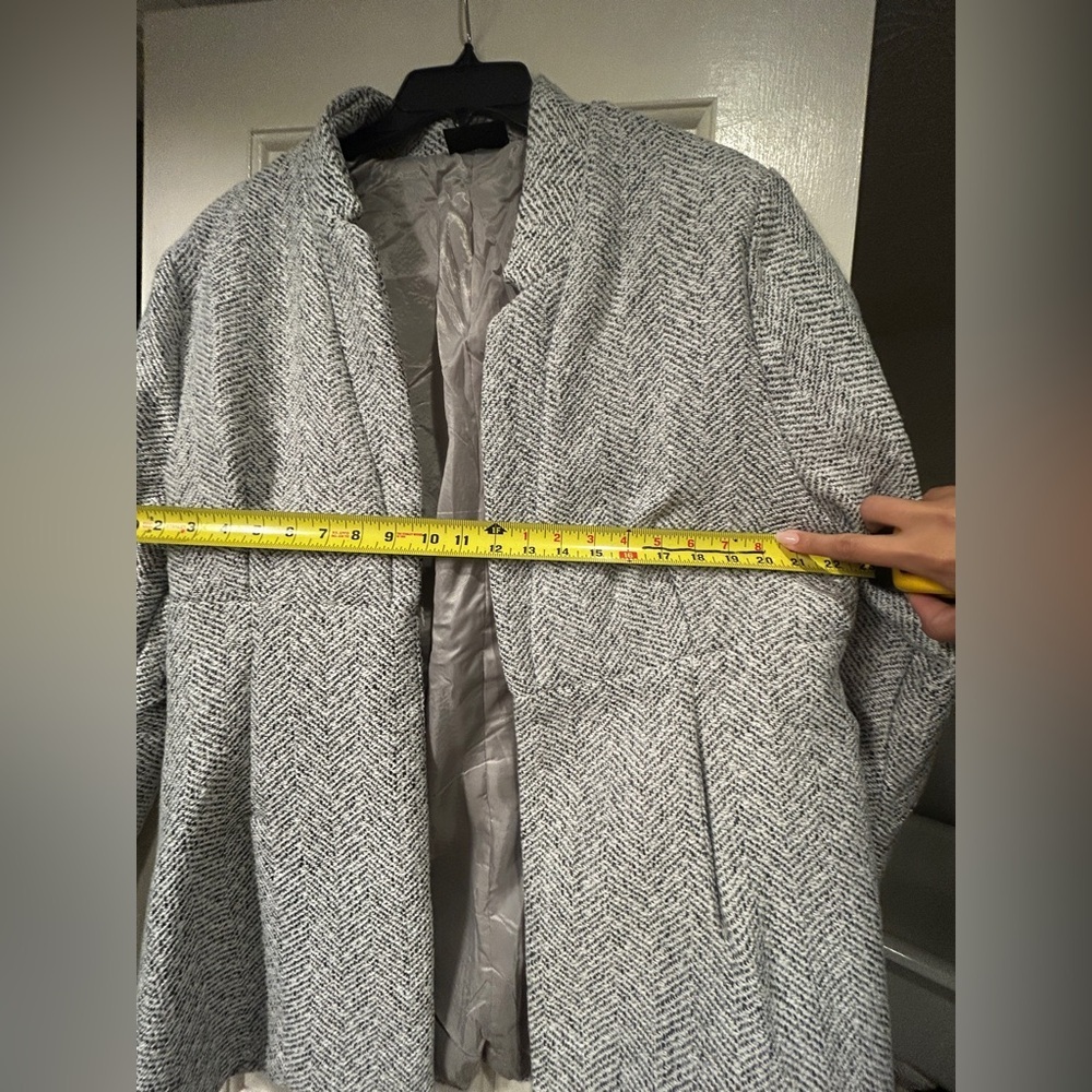 NWOT Vici Collection Tayshia gray herringbone open front blazer coat - Picture 3 of 5